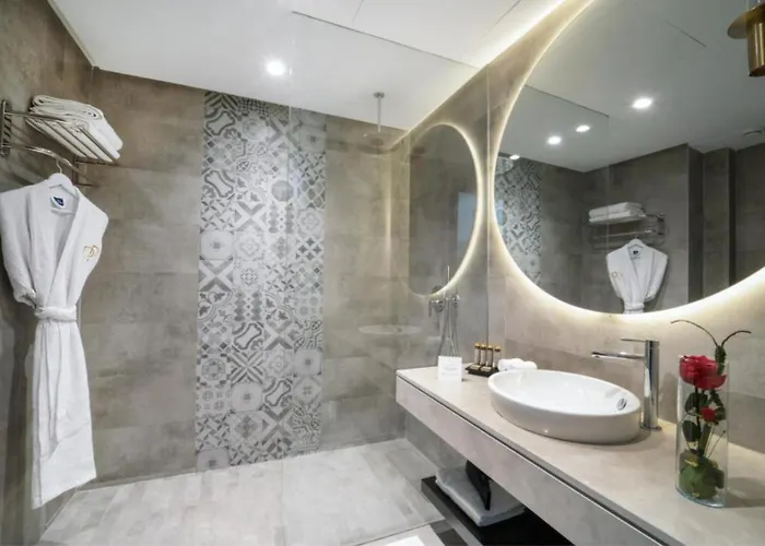 Hotel: Petit Palace Suites Hotel